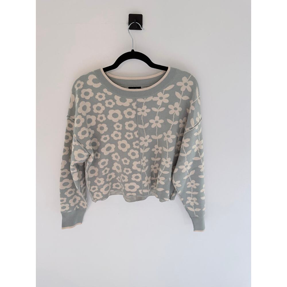 Originality Dry Goods Blue Flower Crop Long Sleeve Sweater-Size M